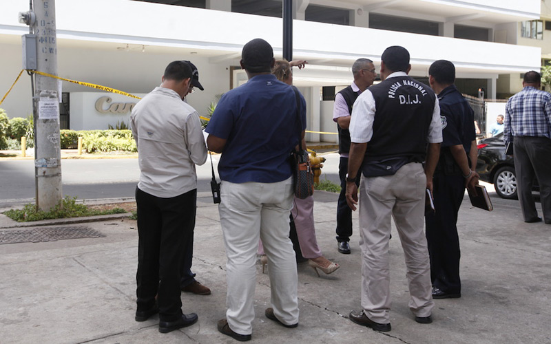 Hombre fallece al caer de un edificio | Día a Día