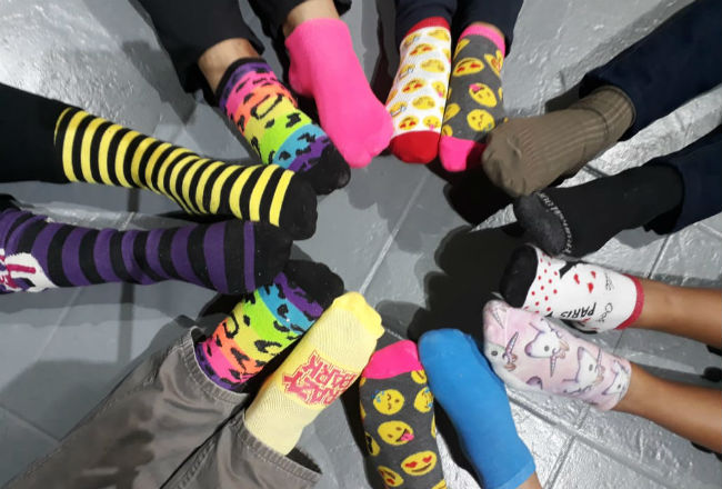 El mundo se viste de calcetines de colores, pero ¿conoces su