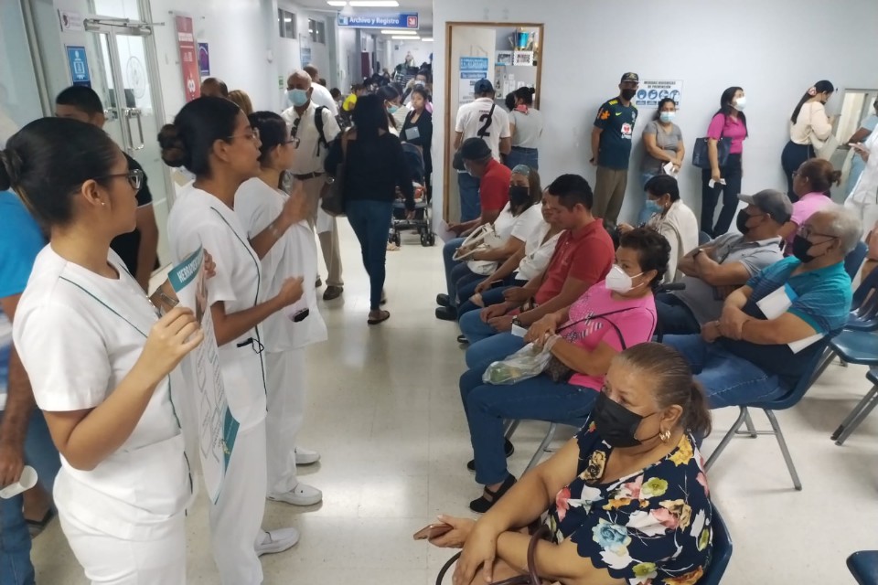 Estudiantes universitarios imparten charlas motivacionales en la Policlínica de Betania 