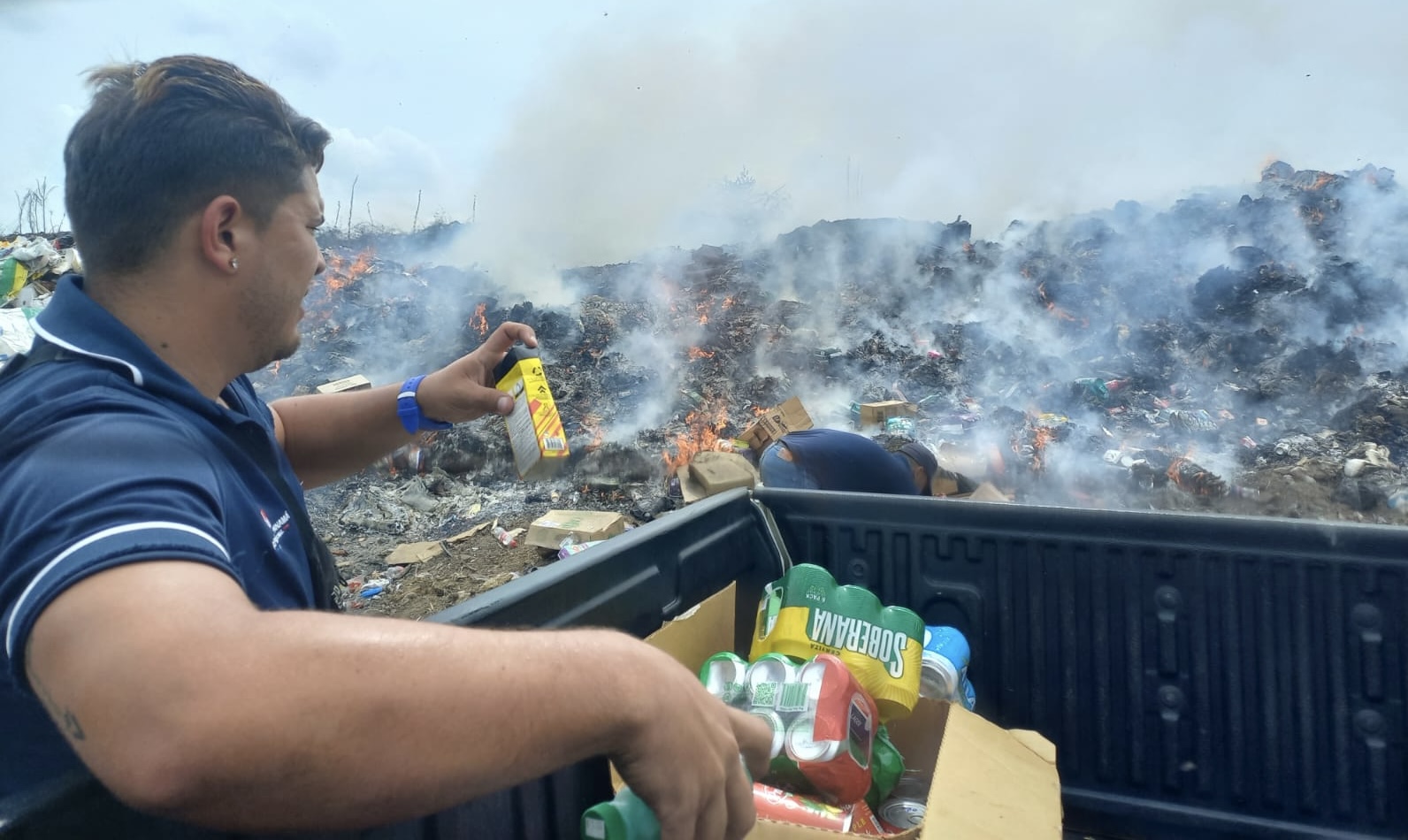 Desde dulces hasta pañales y cervezas, Acodeco destruye 1,168 productos decomisados en Los Santos 