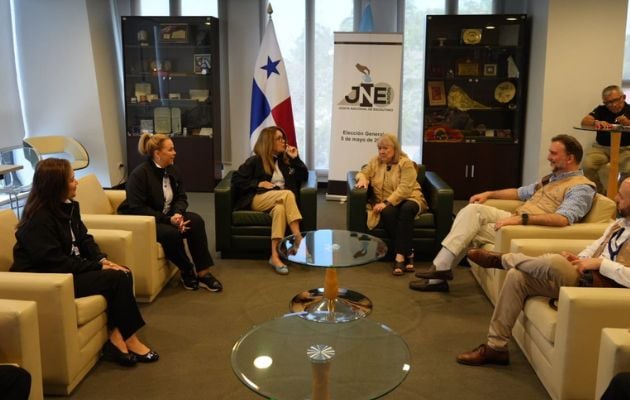 Observadores de la OEA se reúnen con la Junta Nacional de Escrutinio 