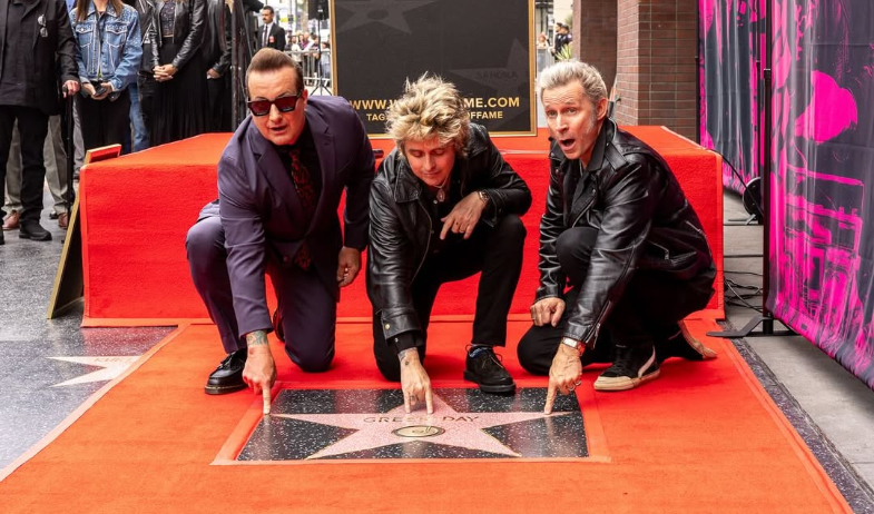 Green Day inmortaliza su legado punk con una estrella en Hollywood 