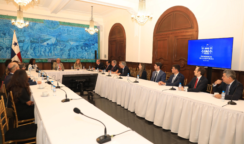 Sectores de la Cámara de Comercio y presidente Mulino dialogan sobre temas de actualidad 
