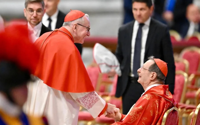 Un deseo de 'suerte' al cardenal Pietro Parolin en la misa antes del cónclave suscita curiosidad 