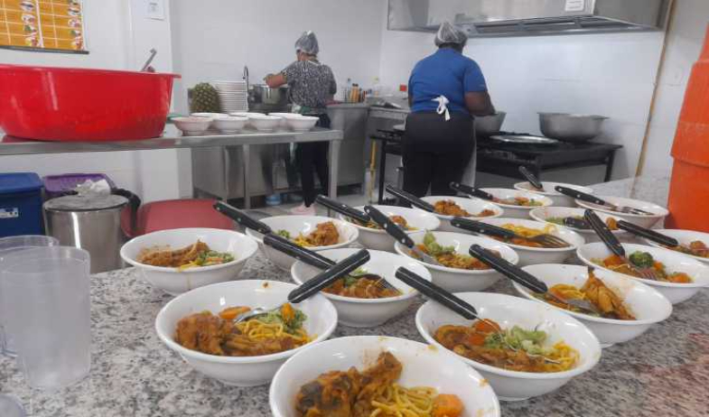 Gobierno congela licitación de alimentos escolares en medio de señalamientos 