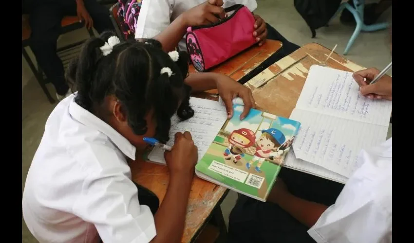 Docentes piensan que es primordial que el alumno aprenda a leer y escribir. FOTO: ARCHIVO