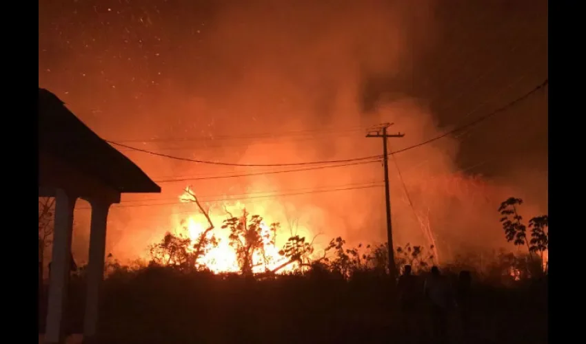 Incendio en Puerto Caimito 