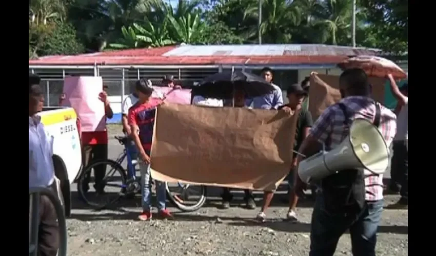 Invasores piden agua en Bocas del Toro