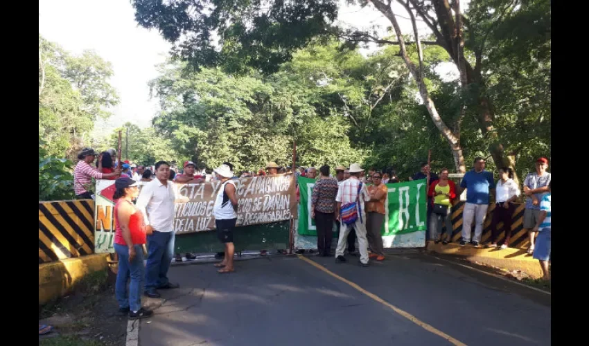 Protesta en la vía que conduce a El Copé de La Pintada