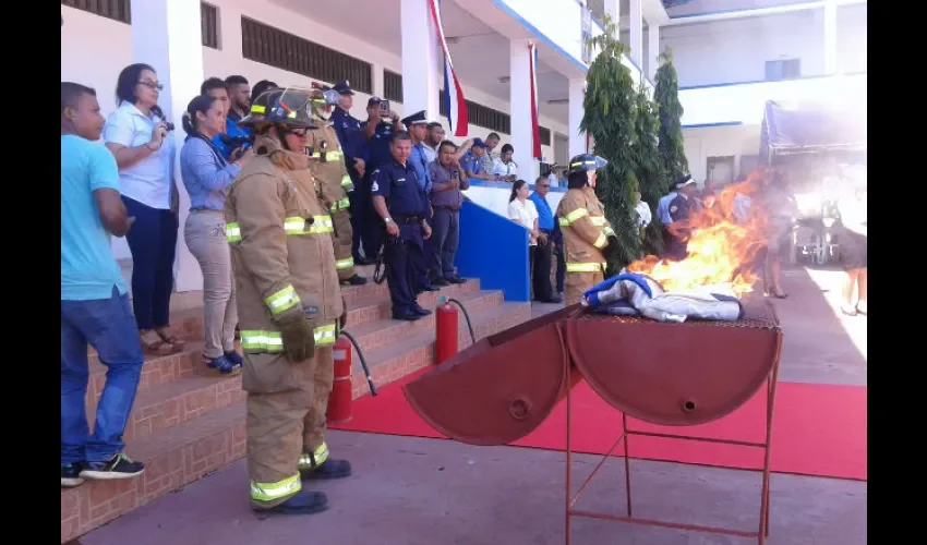 Cremación de banderas en Herrera