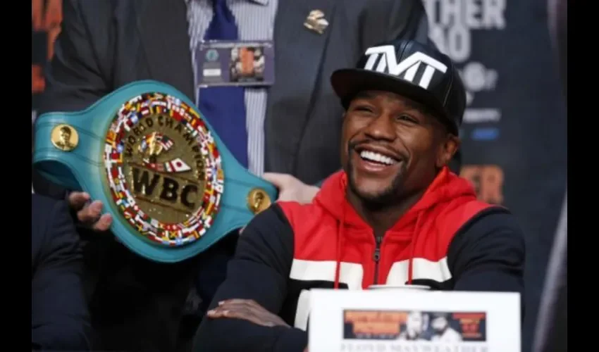 Floyd Mayweather Jr. sigue generando polémica.