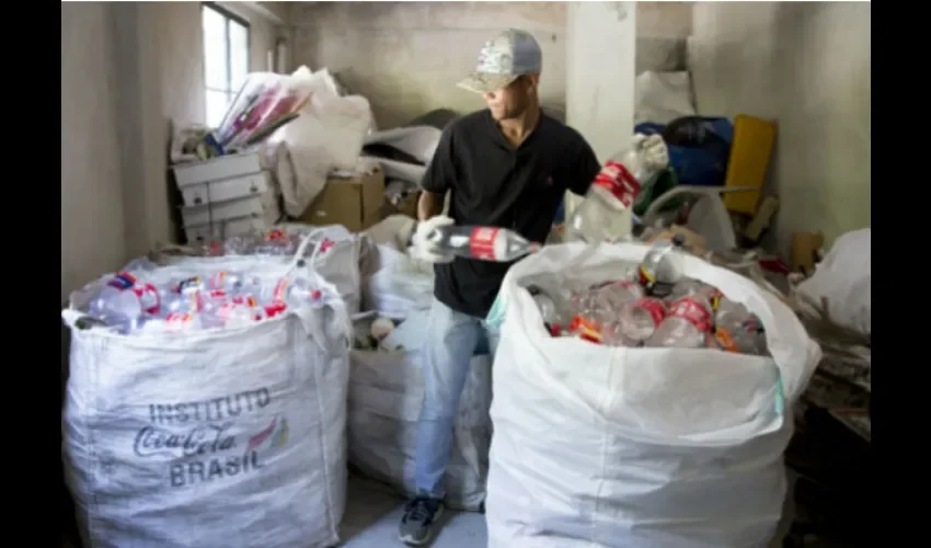 Las botellas y latas no deberían perjudicar a nuestro planeta.  Foto: Cortesía