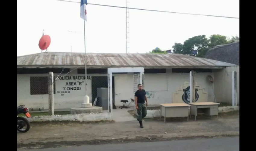  Policía  en Tonosí.