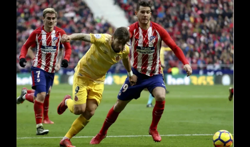  El defensa del Atlético de Madrid, Lucas Hernández (d). Foto: EFE