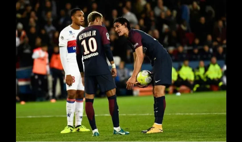 Neymar y Cavani tuvieron supuestos problemas el año pasado.