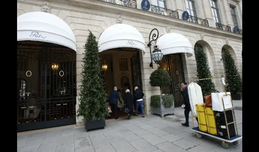 Los cinco implicados en el robo a la joyería del Hotel Ritz fueron detenidos. FOTO/AP