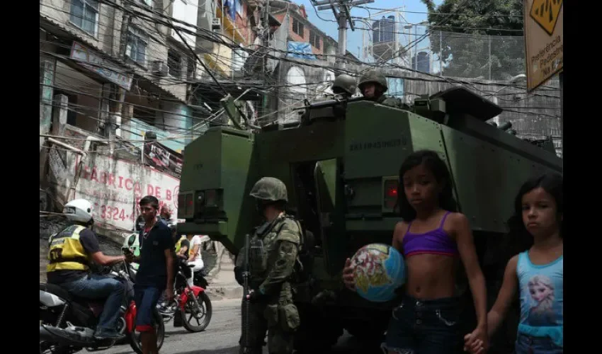La seguridad de varias favelas brasileñas está en manos del ejército. Foto/EFE