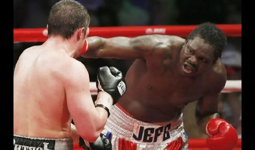 Guillermo "El Felino" Jones fue campeón campeón crucero de la Asociación Mundial de Boxeo (AMB).