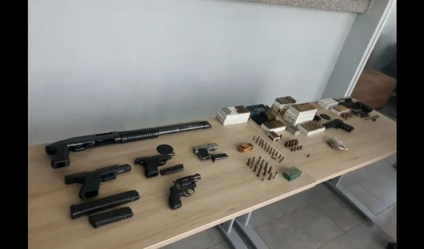 Operativo de allanamiento de armas. 