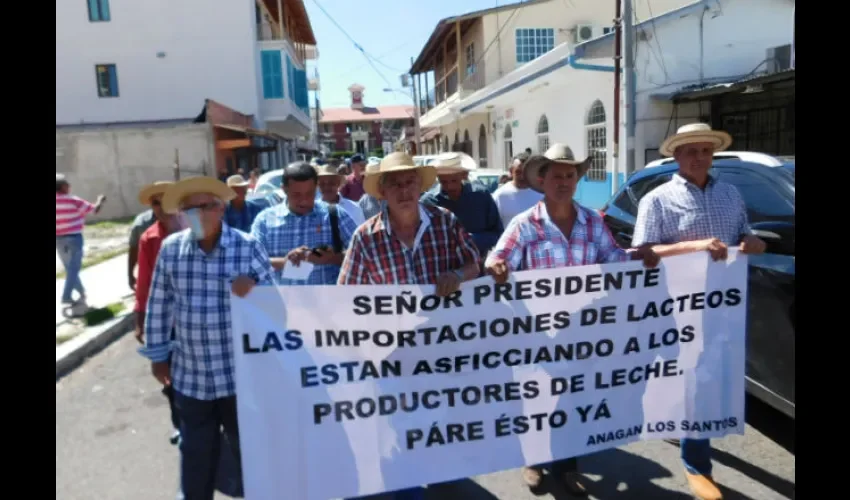Foto ilustrativa de los productores durante una manifestación pacífica. 