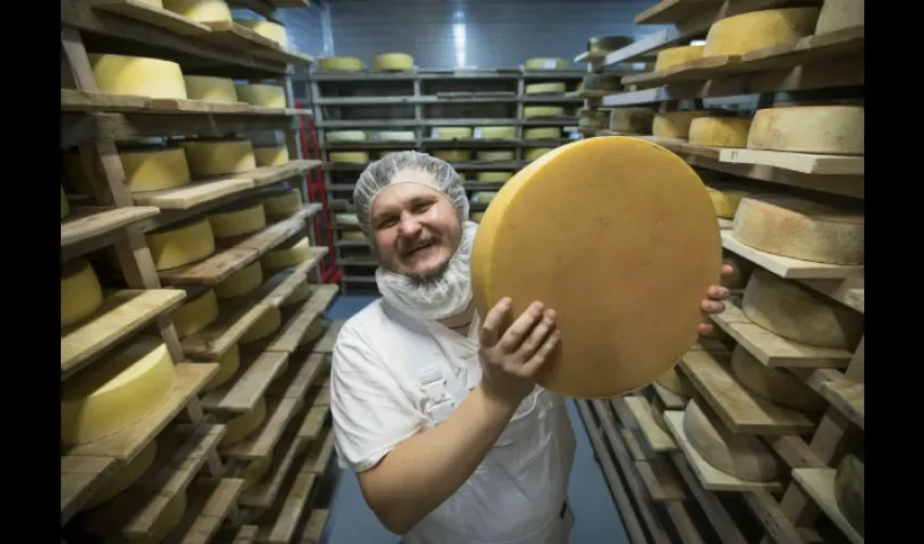 Oleg Sirota, productor de quesos, quiere aprovechar el Mundial para vender más tilsit./AP