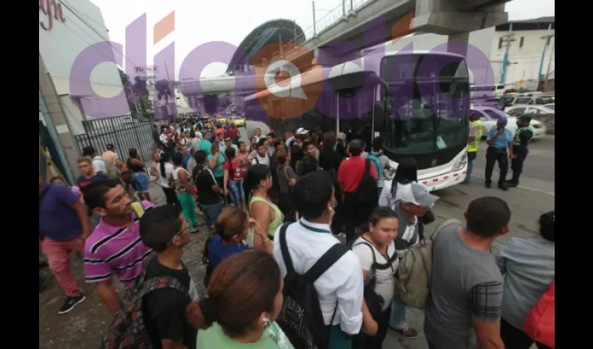 En los tumultos de gente es donde los dueños de los ajeno aprovechan para hacer de las suyas. Foto: Roberto Barrios