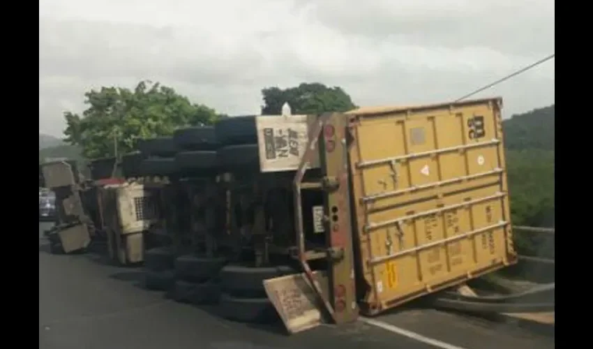 Accidente de tránsito en la vía hacia el puente de las Américas. 