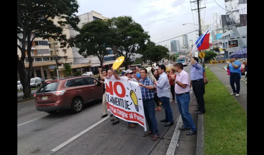 Protesta contra el aumento de la energía eléctrica. 