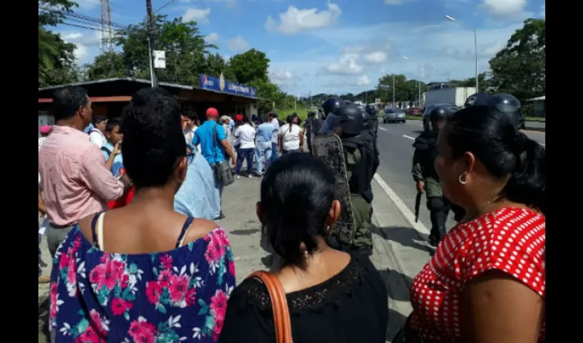 Estudiantes y docentes del Colegio Victoriano Lorenzo  de Chiriquí. 
