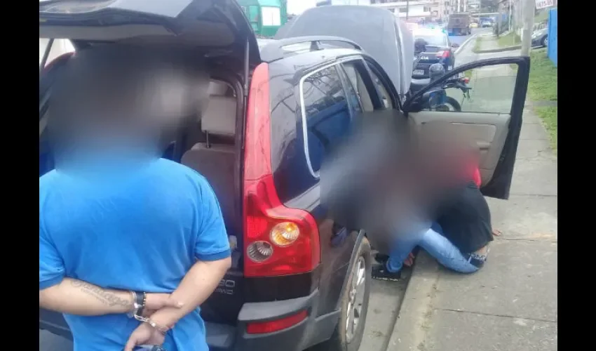 Decomisan droga en la vía Fernández de Córdoba.