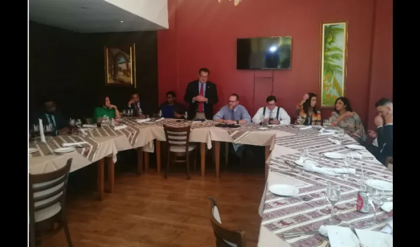 La reunión se dio en un restaurante de la localidad. Foto: Cortesía