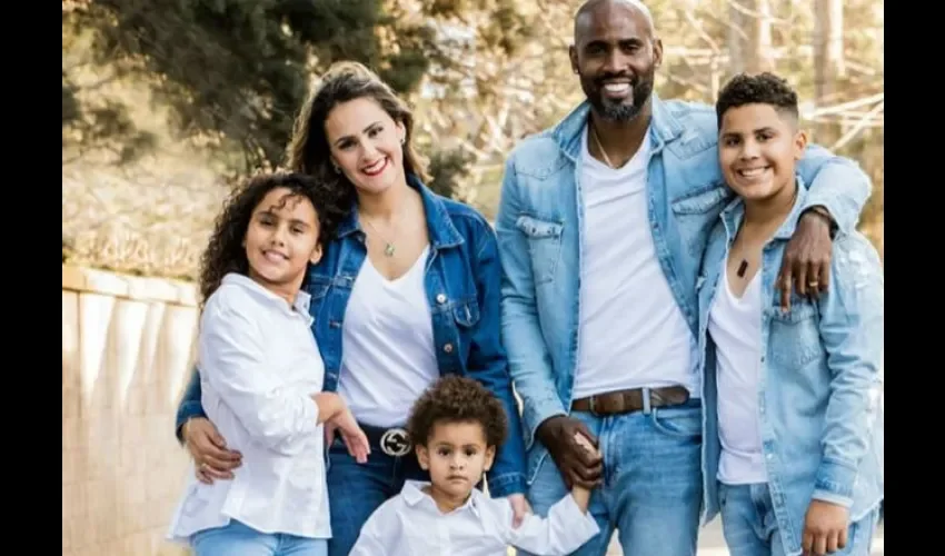 Felipe Baloy junto a su familia./Instagram