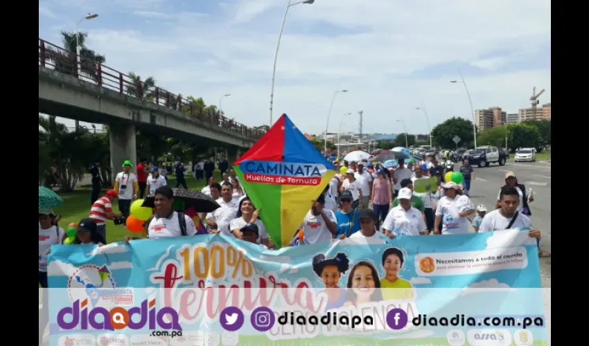 Caminaron para que haya ternura y no gritos y golpes. Foto: Jesús Simmons