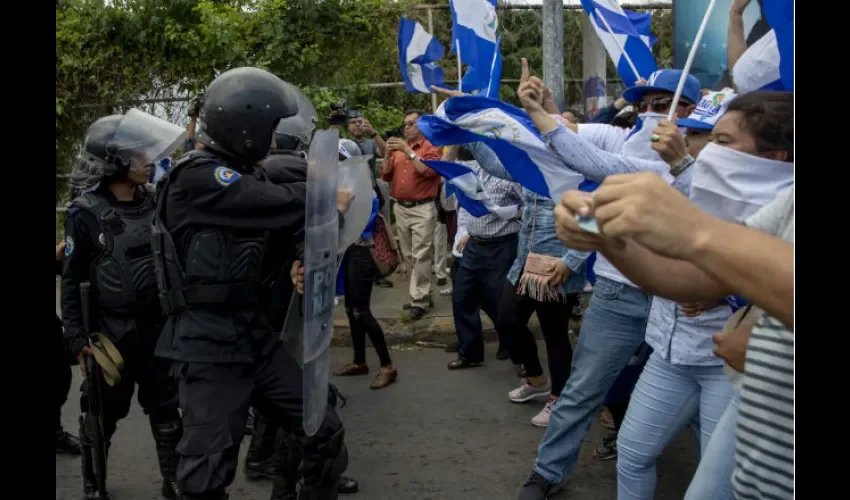 Iban portando la bandera de Nicaragua. 
