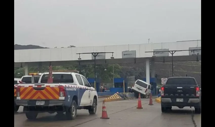 Conductor de panel se accidenta en Corredor Norte. 
