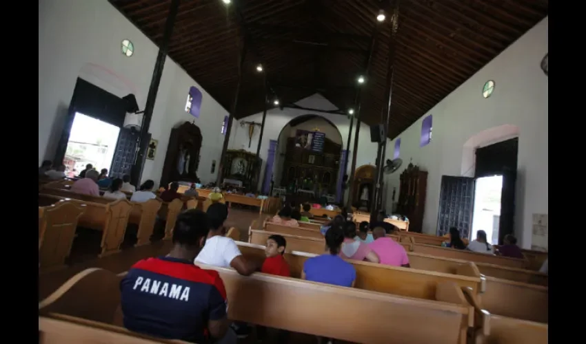 La iglesia San Felipe es el recinto del Cristo Negro, con miles de seguidores. Foto: EFE