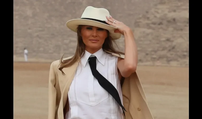 Melania en su reciente viaje a las Pirámides de Egipto. Foto: EFE