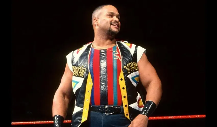 Savio Vega (centro) traicionó a quien fue su pupilo, Mr. Pascual./GWE