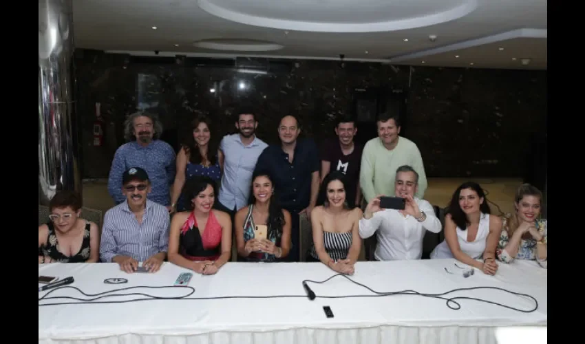Elenco de la obra de teatro 'Betty, la fea'. / Foto: Aurelio Herrera
