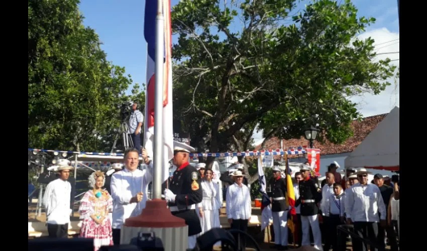 Realizan actos protocolares en la Villa de Los Santos. 