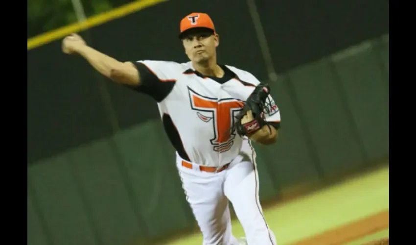  Harold Araúz en su debut con los Toros del Este. @TorosdelEste