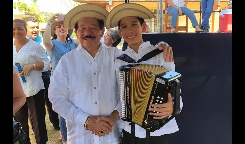 Dorindo Cárdenas junto a Sebastián Vargas. 