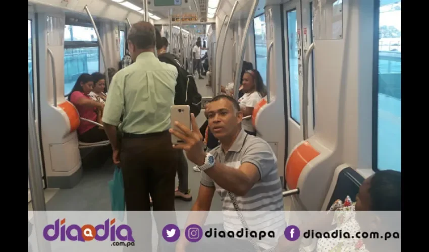 Los pasajeros tomaban fotos, vídeos y selfies. Foto: Jesús Simmons