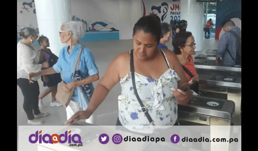 El viaje es gratis, pero hay que validarlo con la tarjeta. Foto: Jesús Simmons