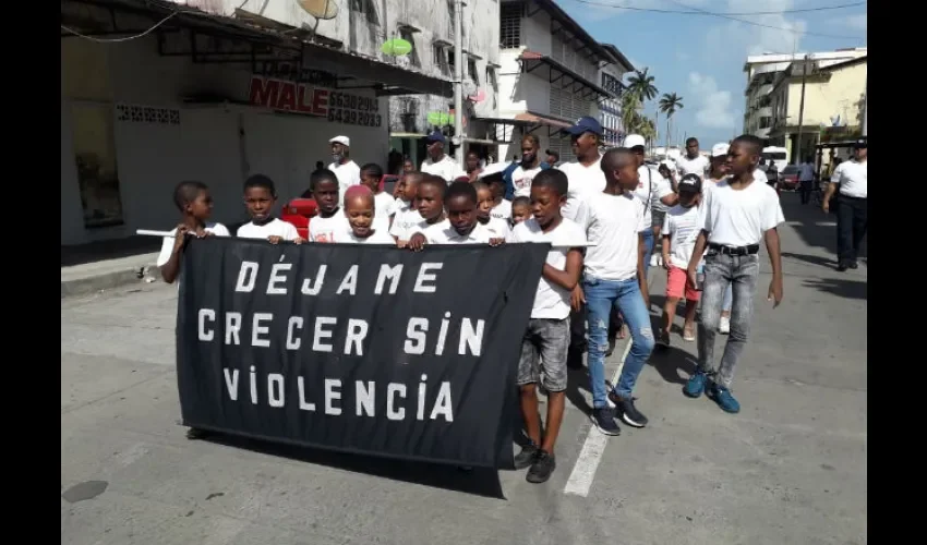 Marchan por la paz en Colón. 