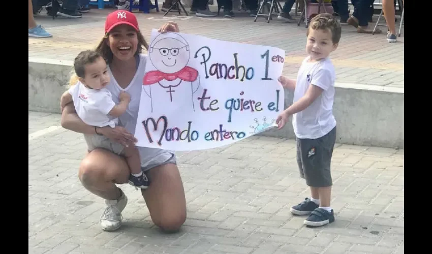 Nicolle Ferguson y sus pequeños.