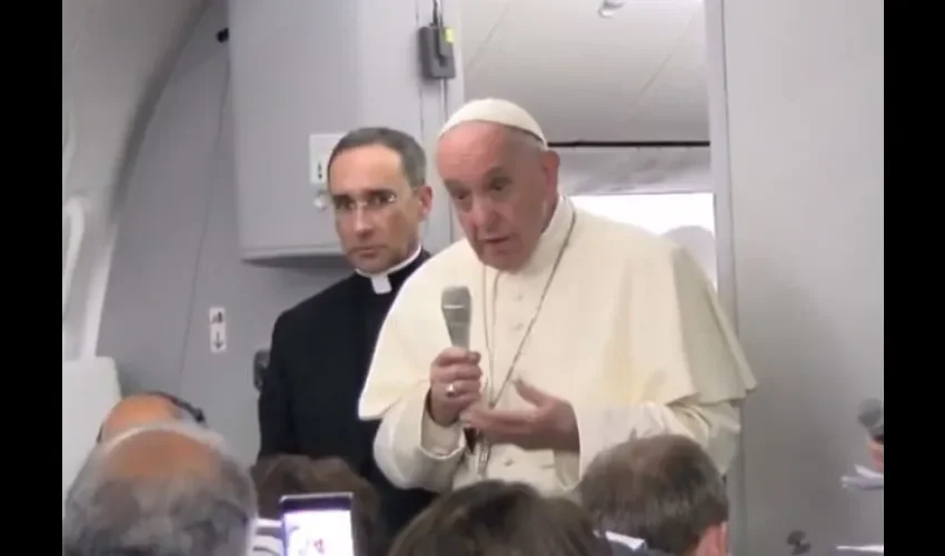 Foto ilustrativa del papa Francisco de regreso a Roma. 