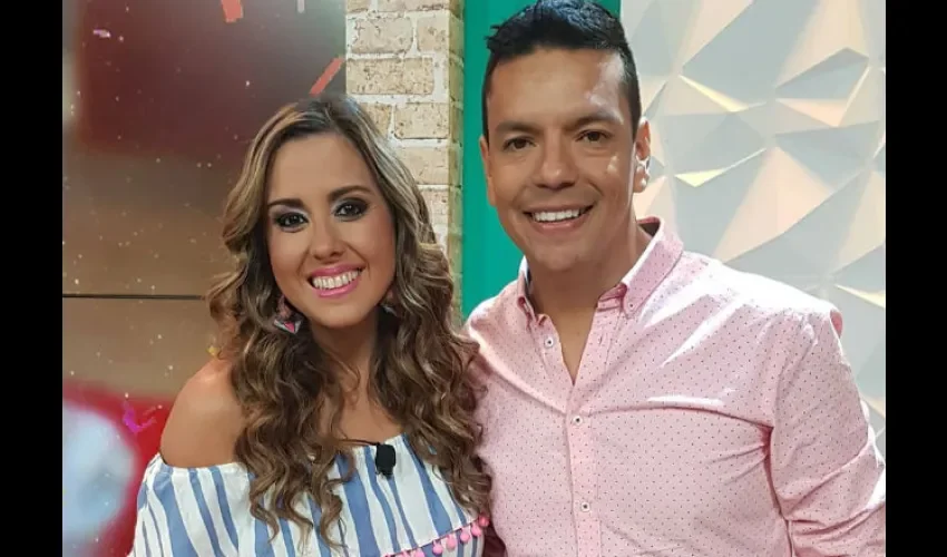 Michelle Simons junto a Rolando Sterling. / Foto: Tu Mañana