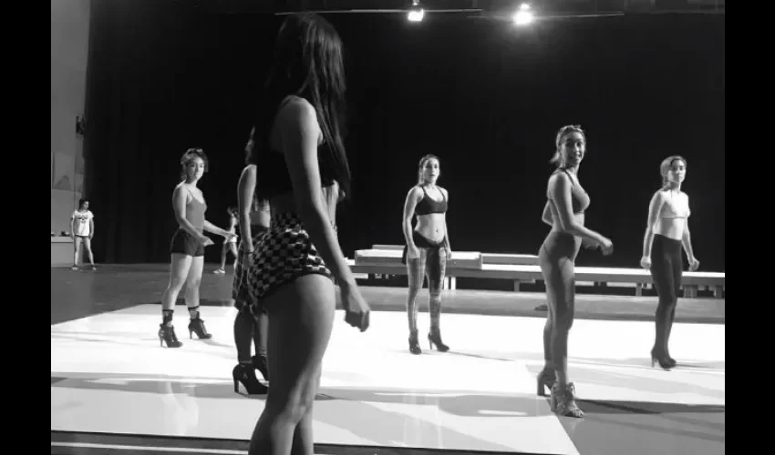 Solo bailan mujeres. Foto: Cortesía