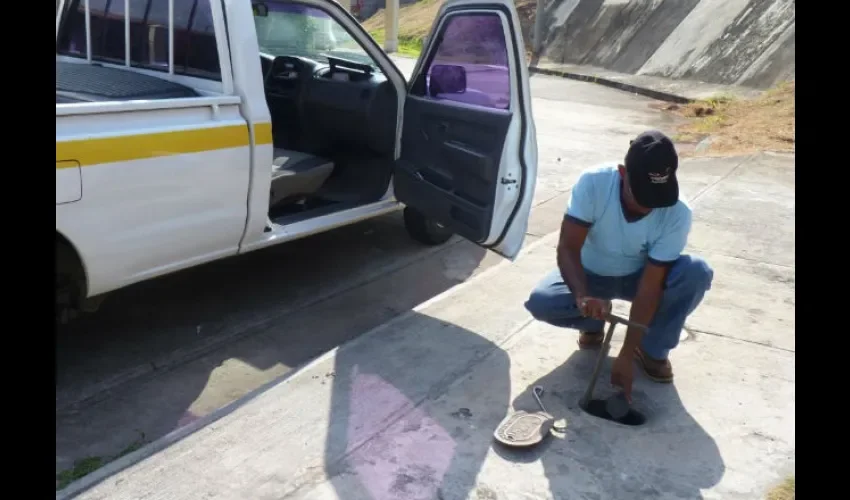 Realizan cortes de agua. Foto: Diómedes Sánchez 